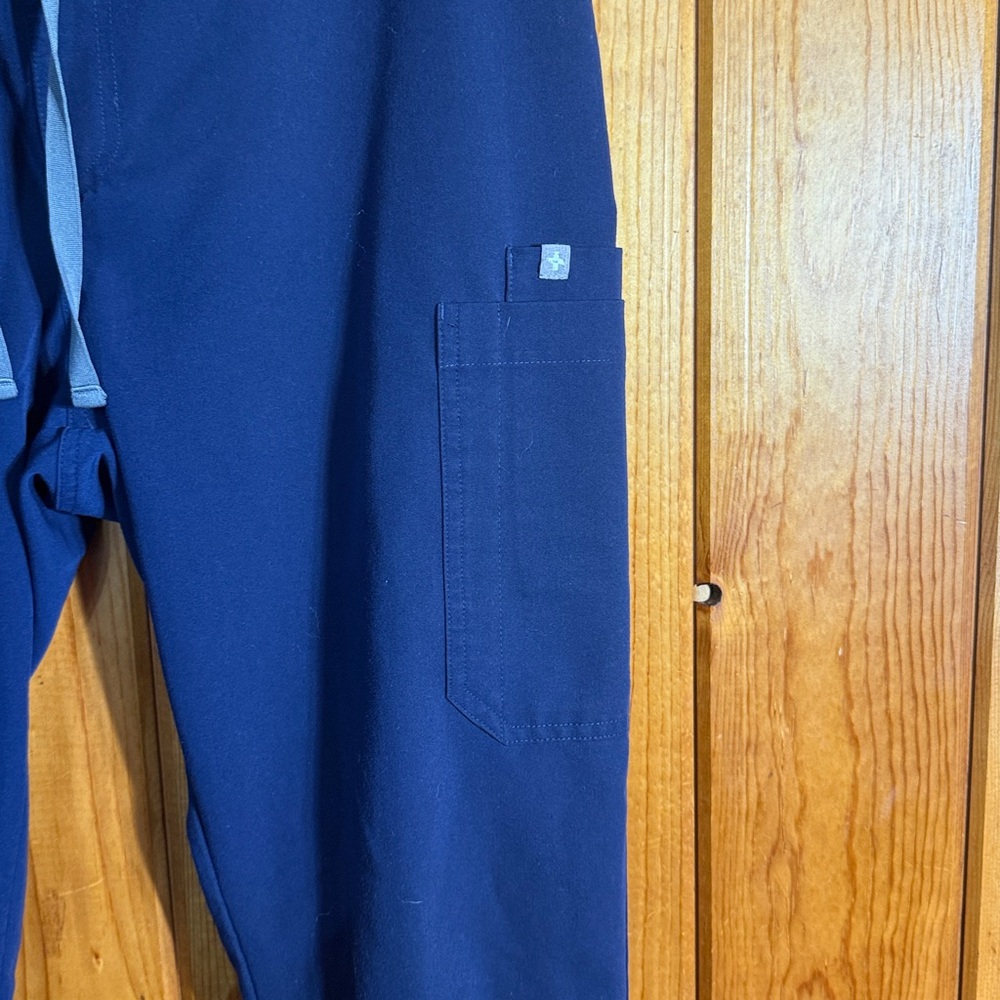 Figs Technical Collection in Deep Blue Nurse scrubs size large 2 piece set - Picture 6 of 14